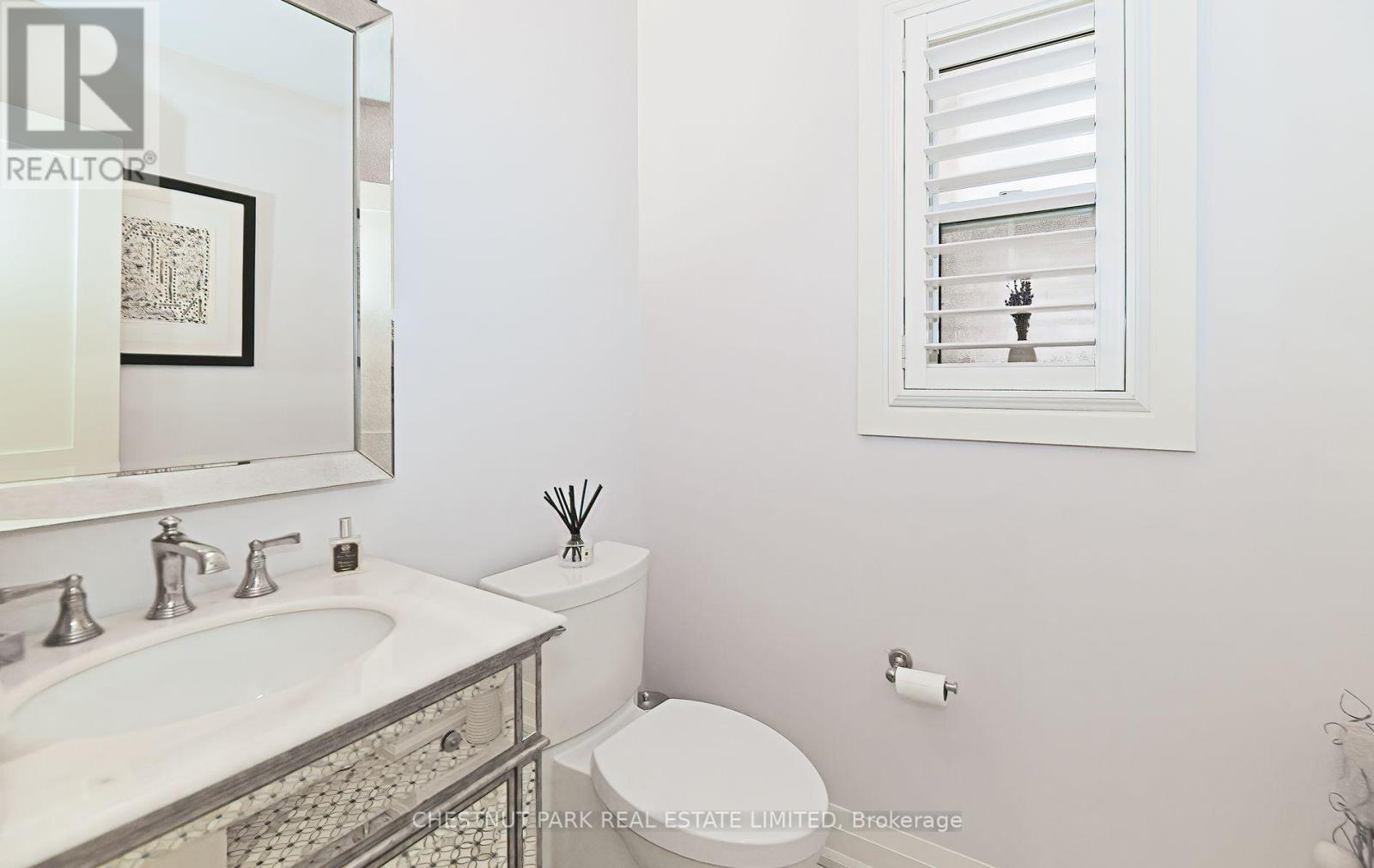 Photo 11 of Upper 133 Cottingham Street, Toronto ON