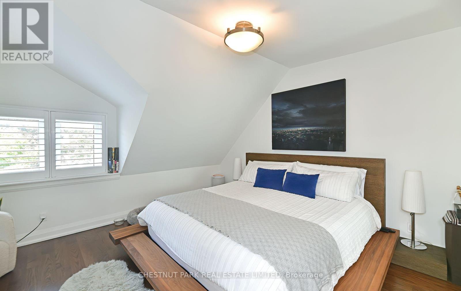 Photo 12 of Upper 133 Cottingham Street, Toronto ON