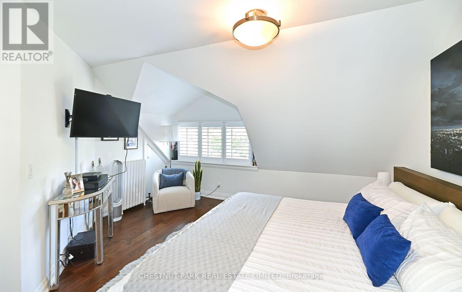Photo 13 of Upper 133 Cottingham Street, Toronto ON