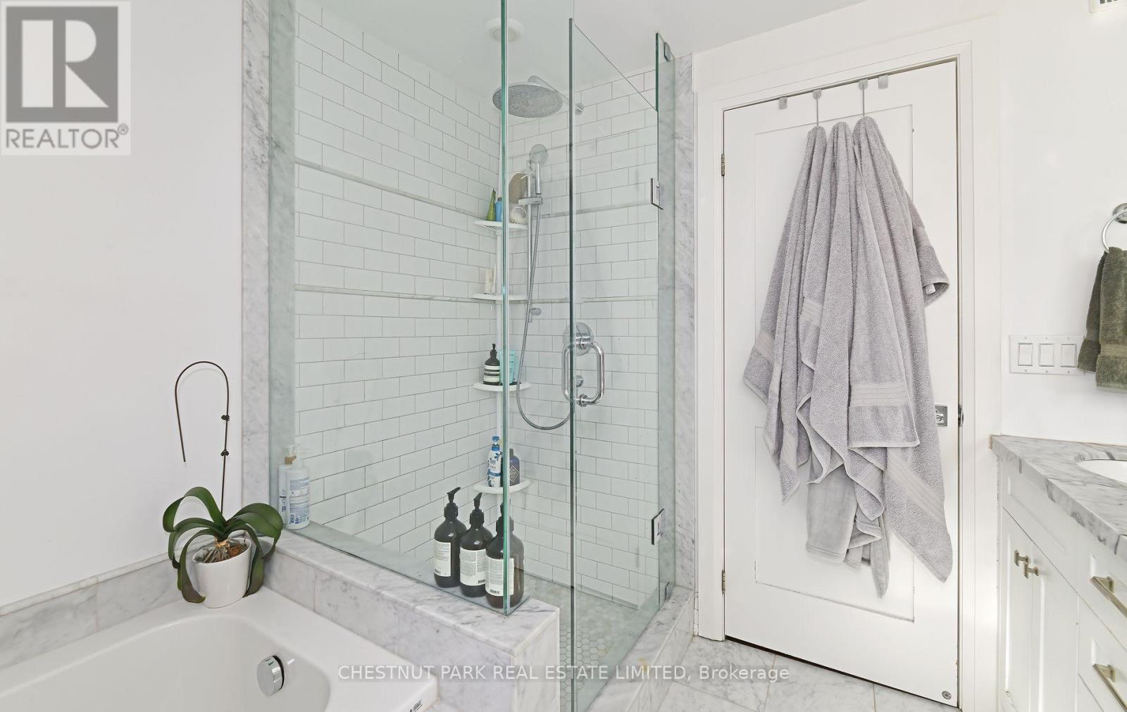 Photo 16 of Upper 133 Cottingham Street, Toronto ON