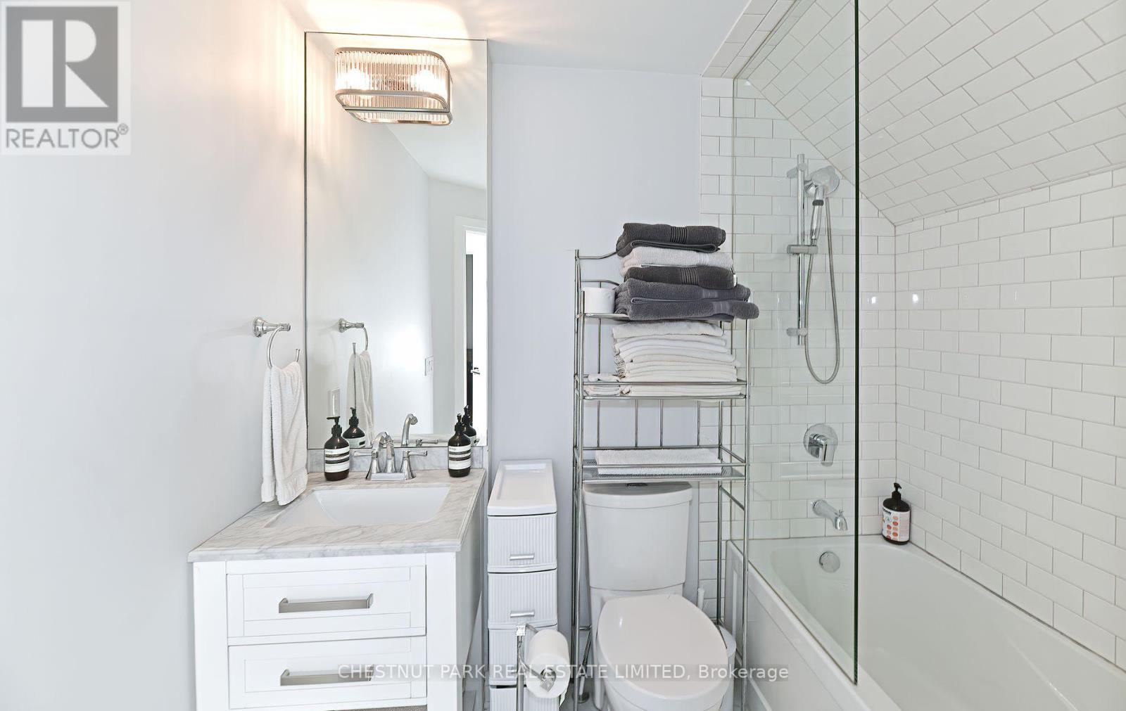 Photo 18 of Upper 133 Cottingham Street, Toronto ON