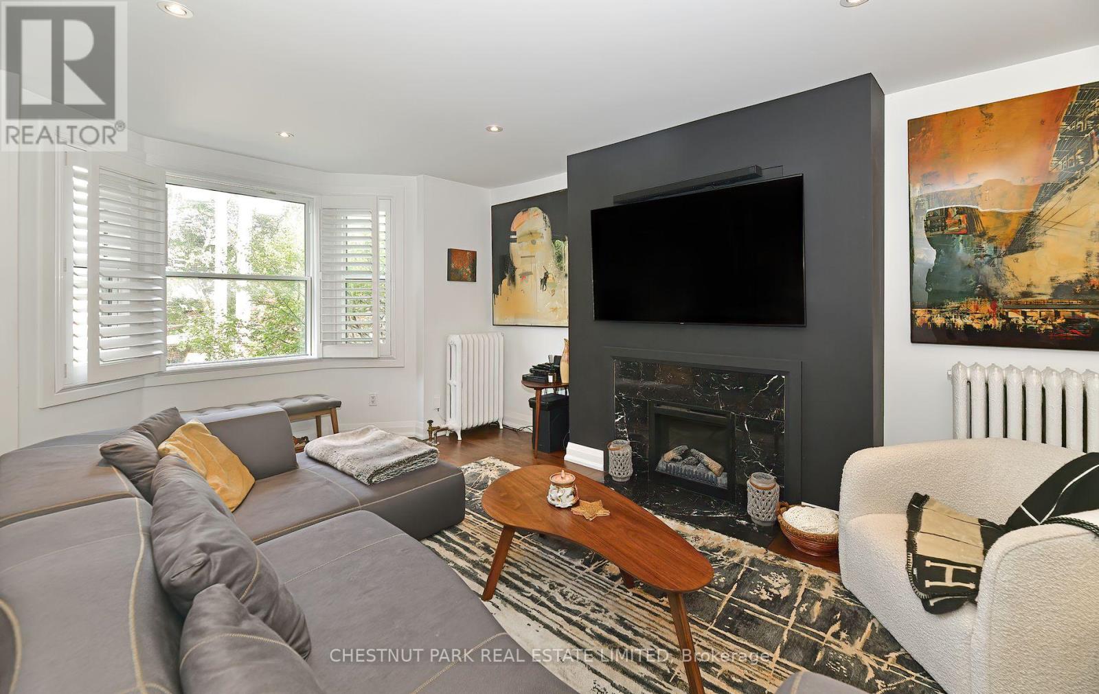 Photo 2 of Upper 133 Cottingham Street, Toronto ON