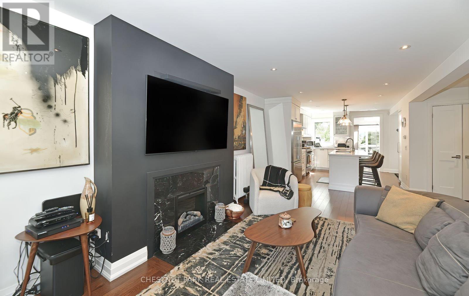 Photo 3 of Upper 133 Cottingham Street, Toronto ON