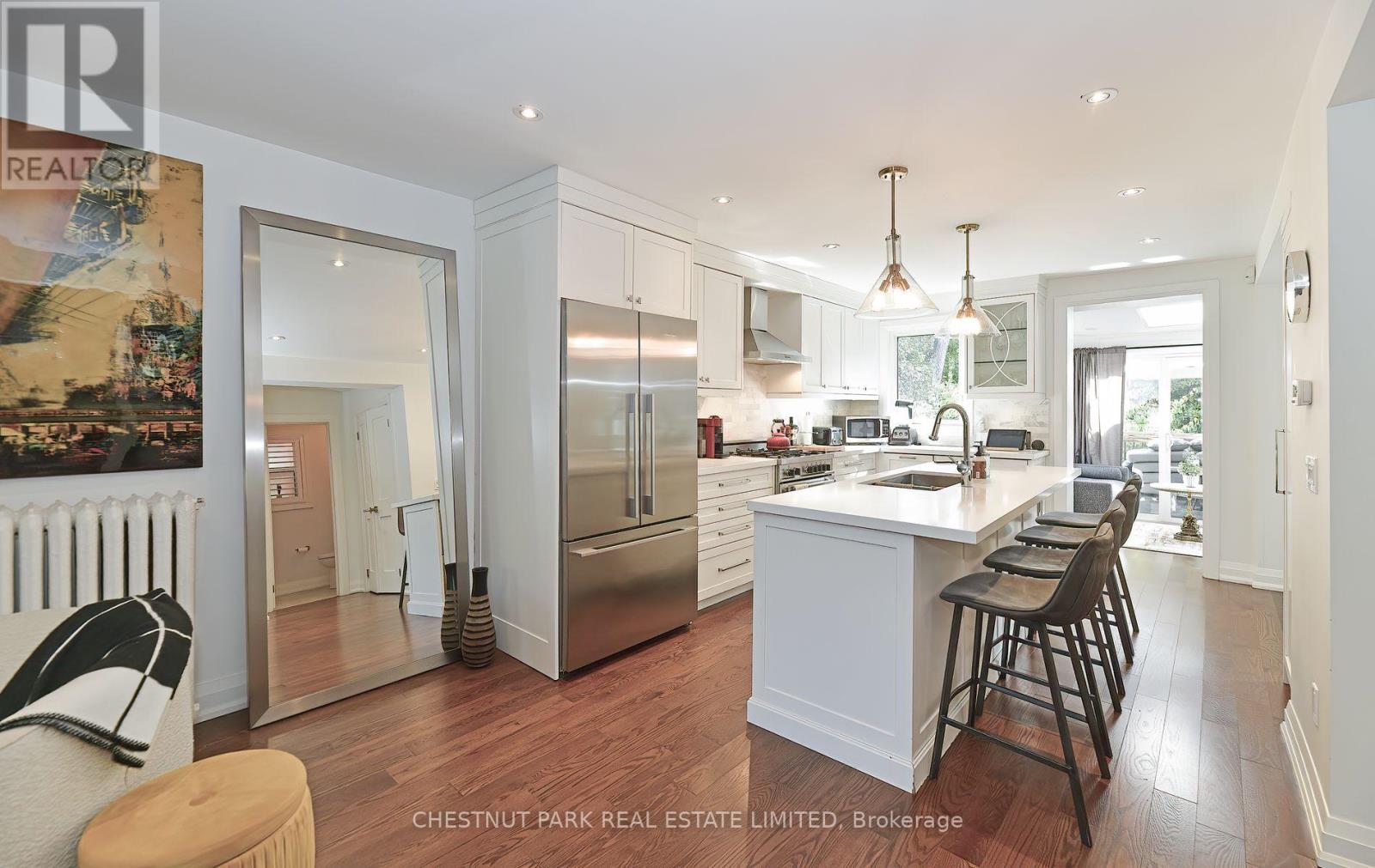 Photo 7 of Upper 133 Cottingham Street, Toronto ON