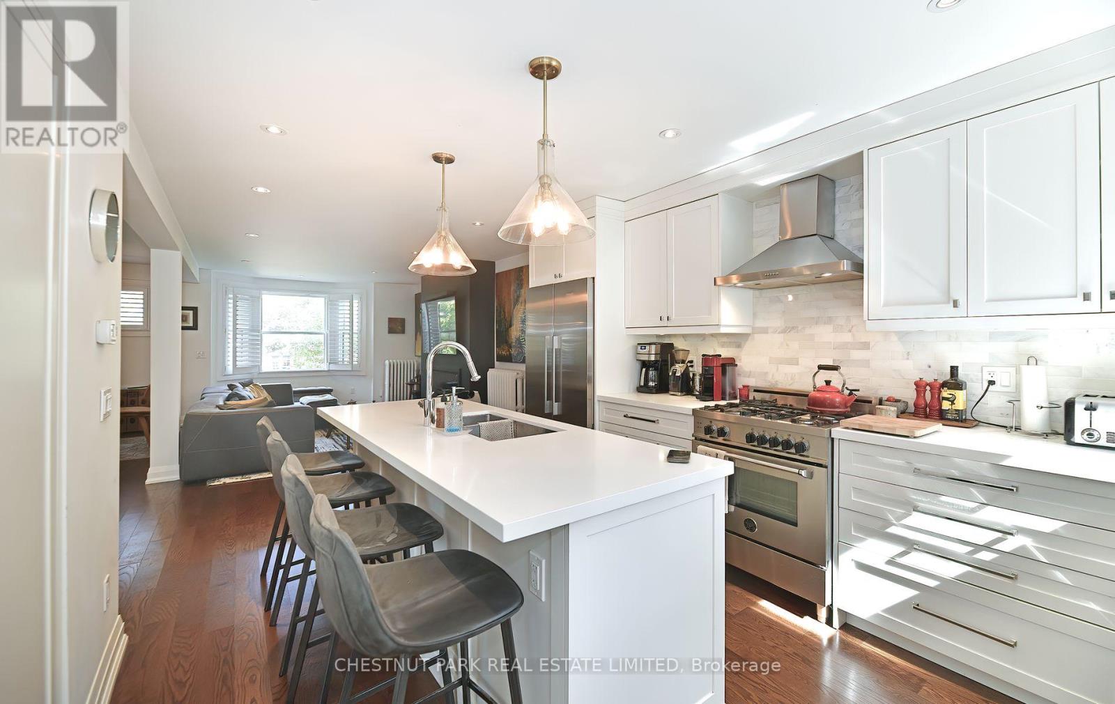 Photo 9 of Upper 133 Cottingham Street, Toronto ON