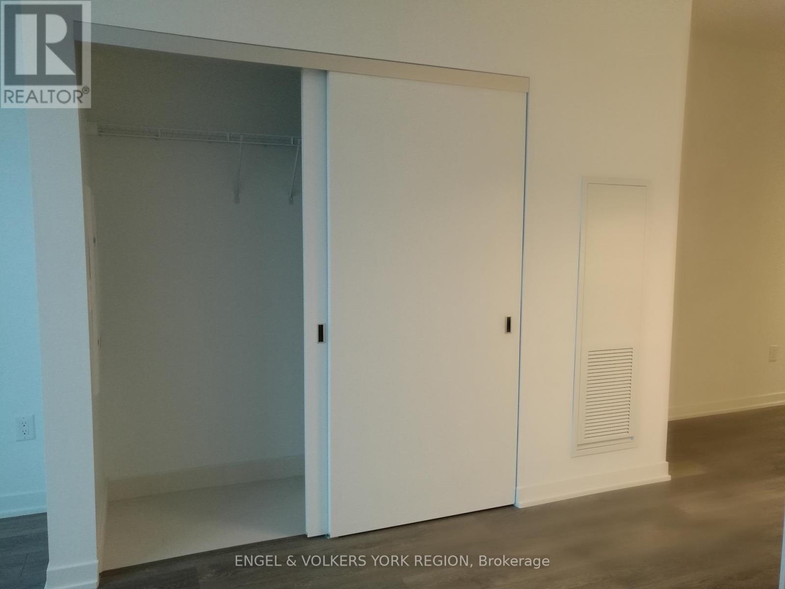 Photo 12 of 301 20 Richardson Street S, Toronto ON