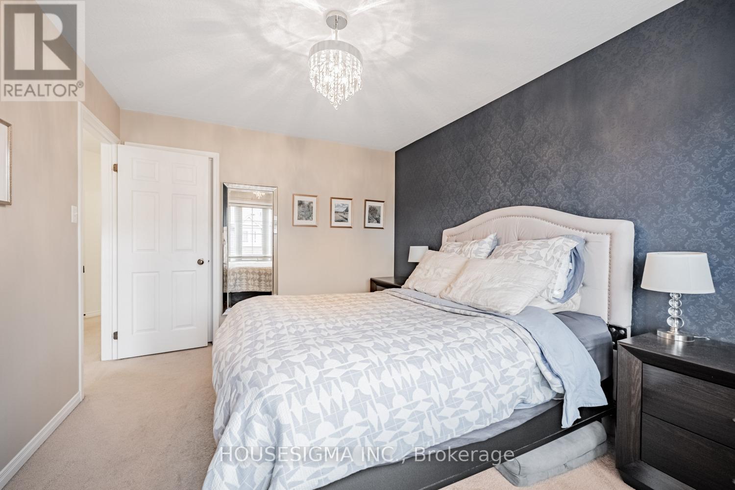Photo 19 of 54 7 Sirente Drive, Hamilton ON