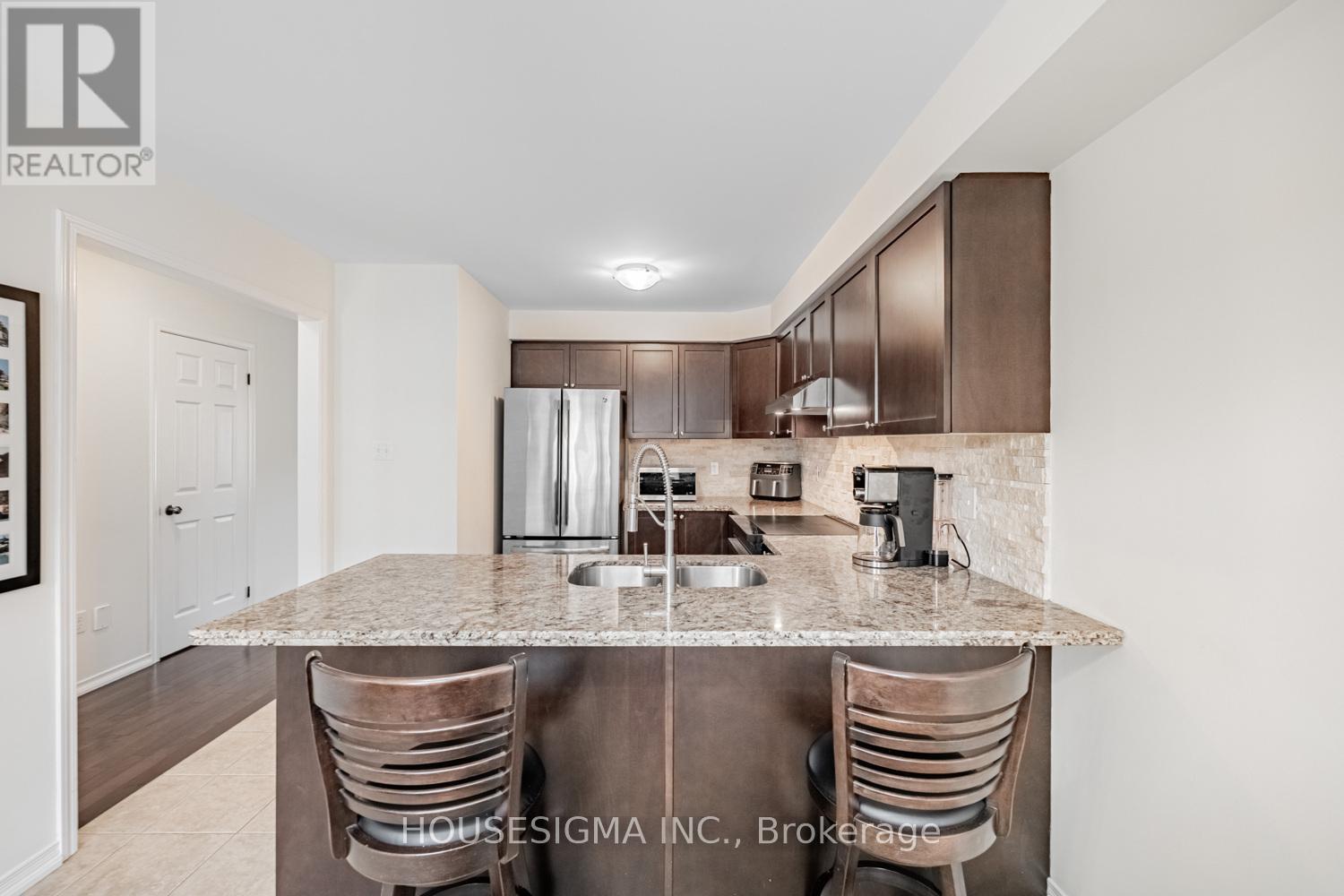 Photo 8 of 54 7 Sirente Drive, Hamilton ON