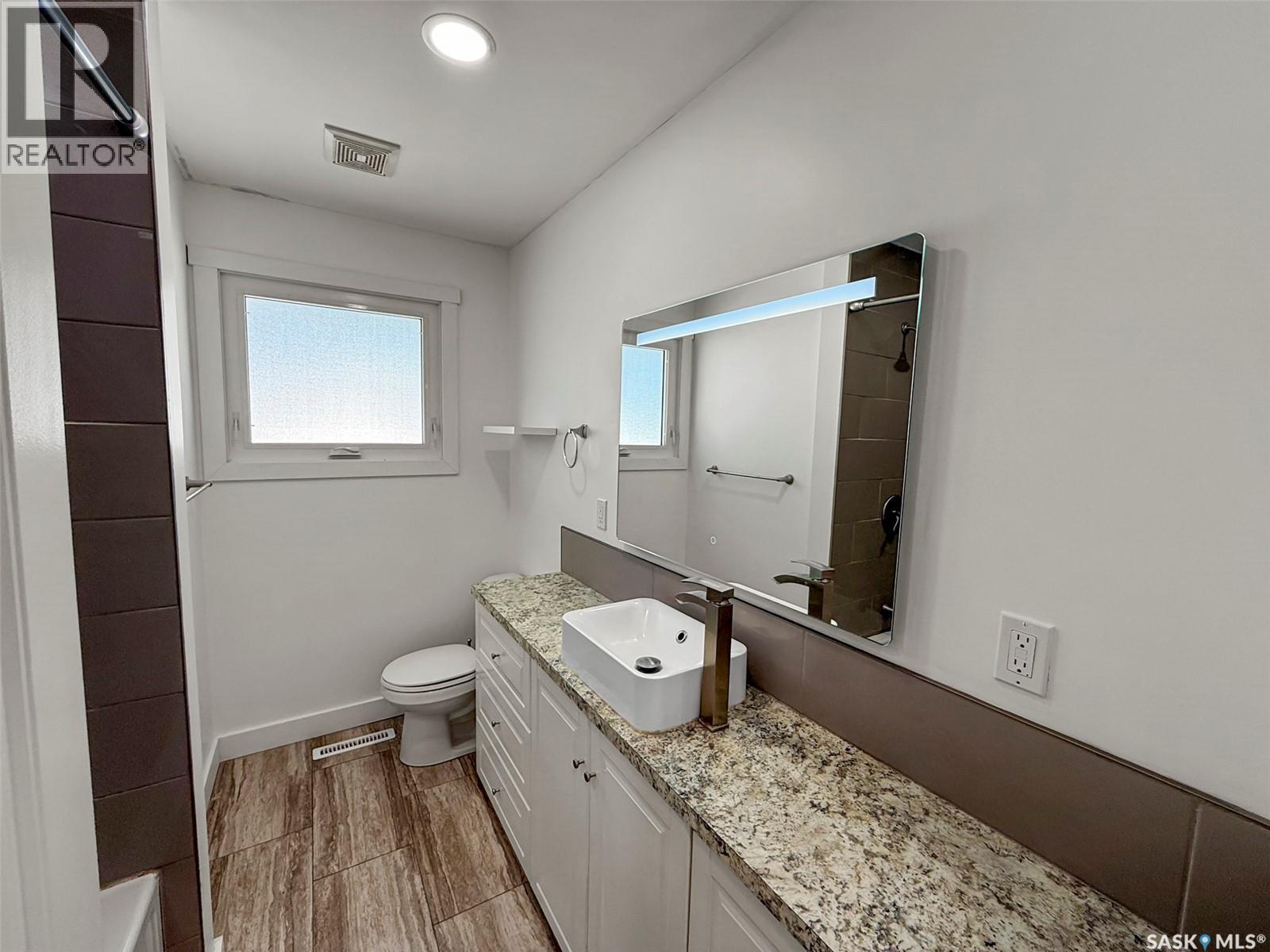 Photo 17 of 201 Conlin Drive, Swift Current SK