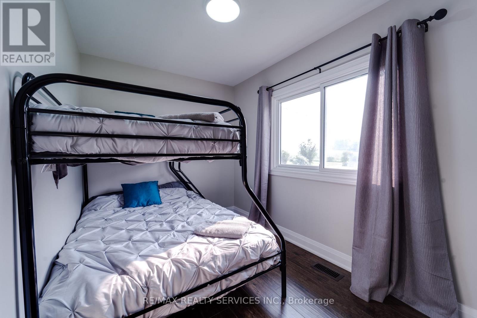 Photo 15 of 885 Glen Cedar Drive, Selwyn ON