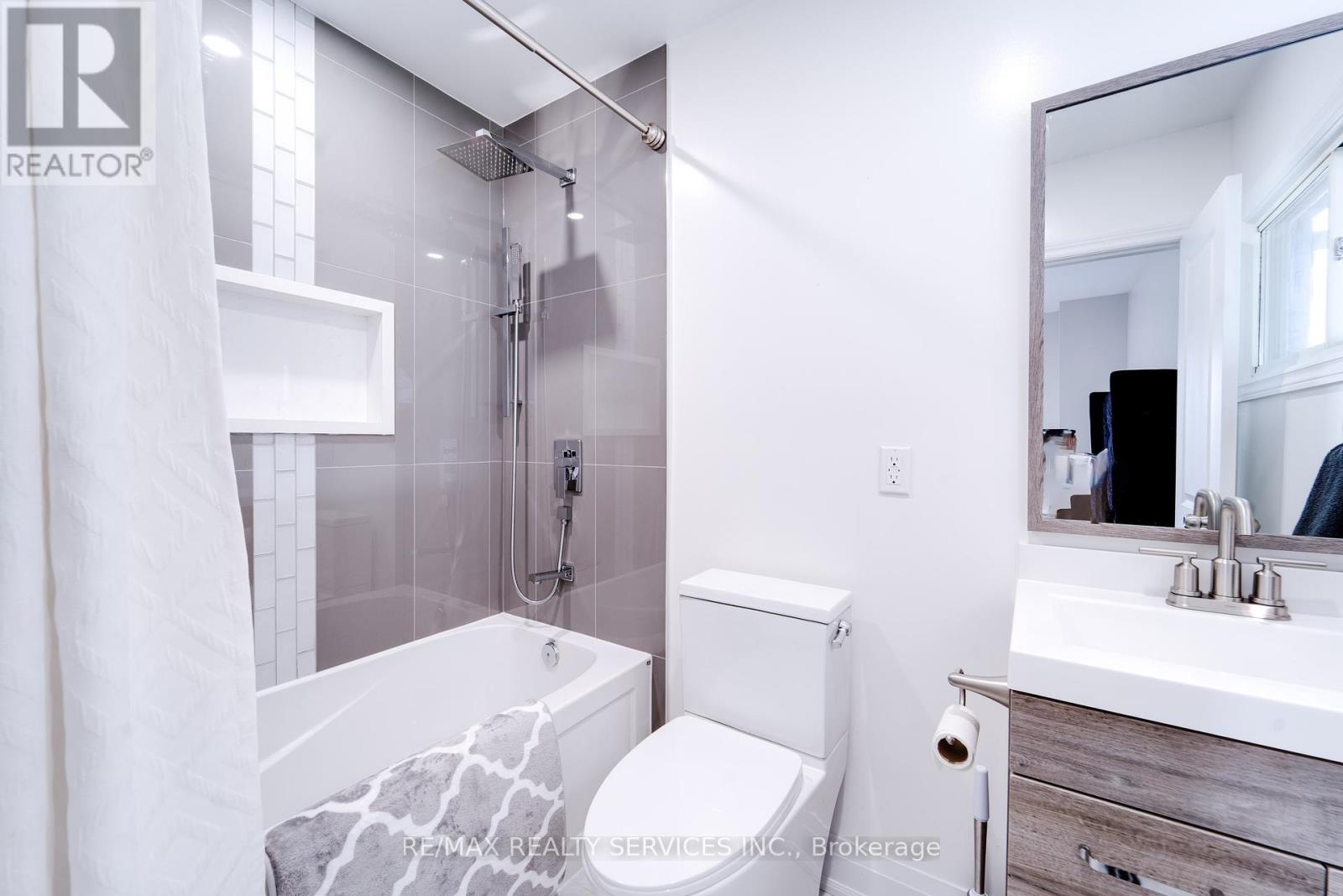 Photo 16 of 885 Glen Cedar Drive, Selwyn ON