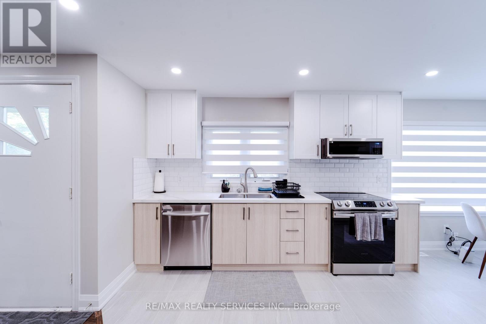 Photo 8 of 885 Glen Cedar Drive, Selwyn ON