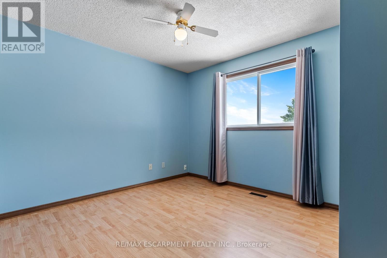 Photo 15 of 53 Northridge Drive, West Lincoln ON