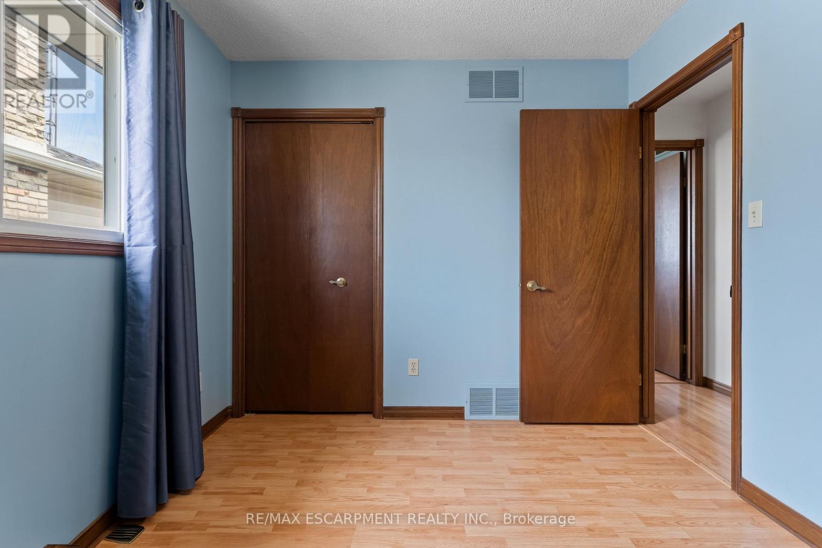 Photo 18 of 53 Northridge Drive, West Lincoln ON