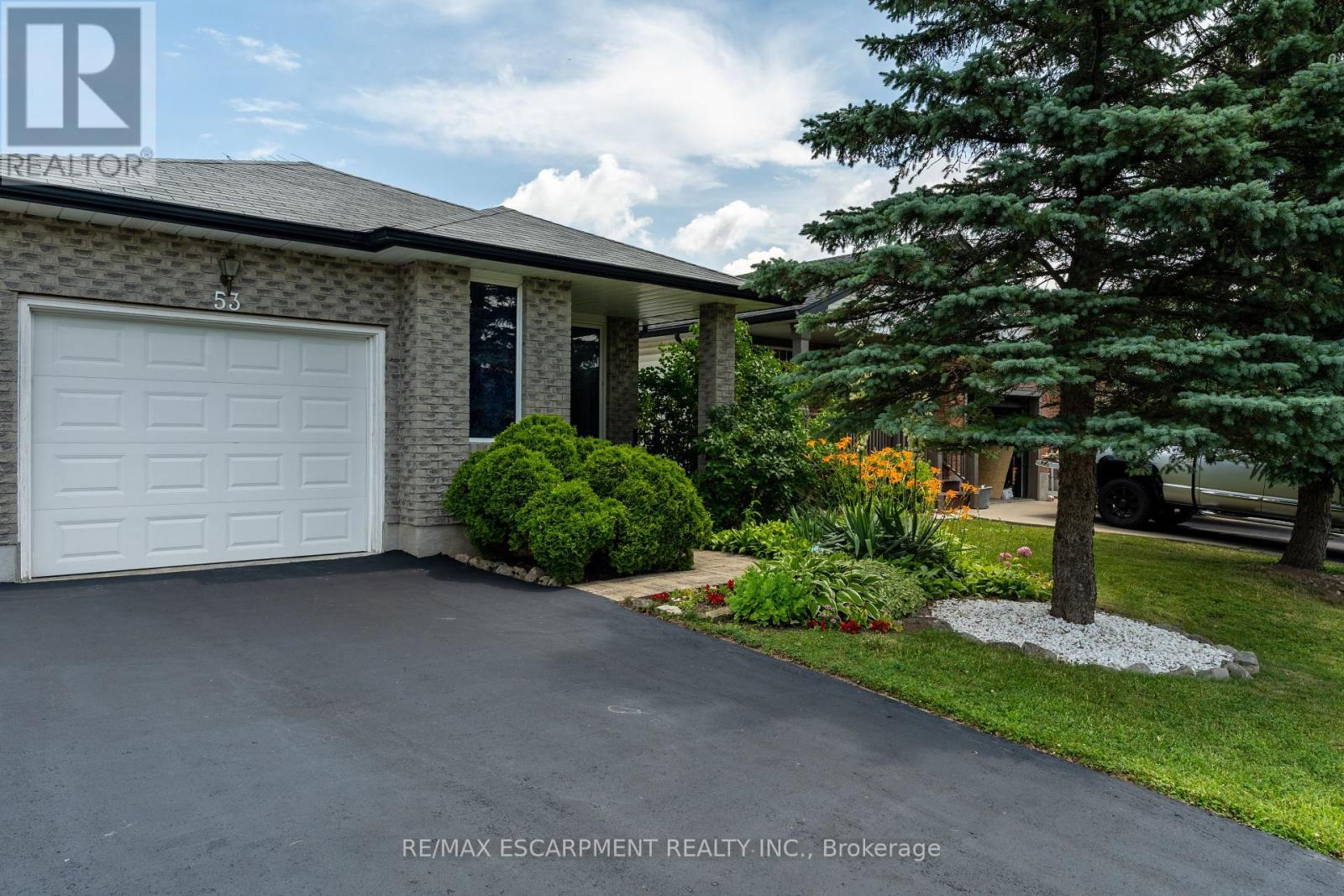 Photo 3 of 53 Northridge Drive, West Lincoln ON