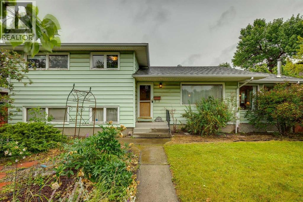 Photo 2 of 27 Winchester Crescent Sw, Calgary AB