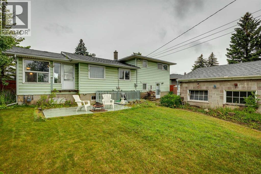Photo 33 of 27 Winchester Crescent Sw, Calgary AB