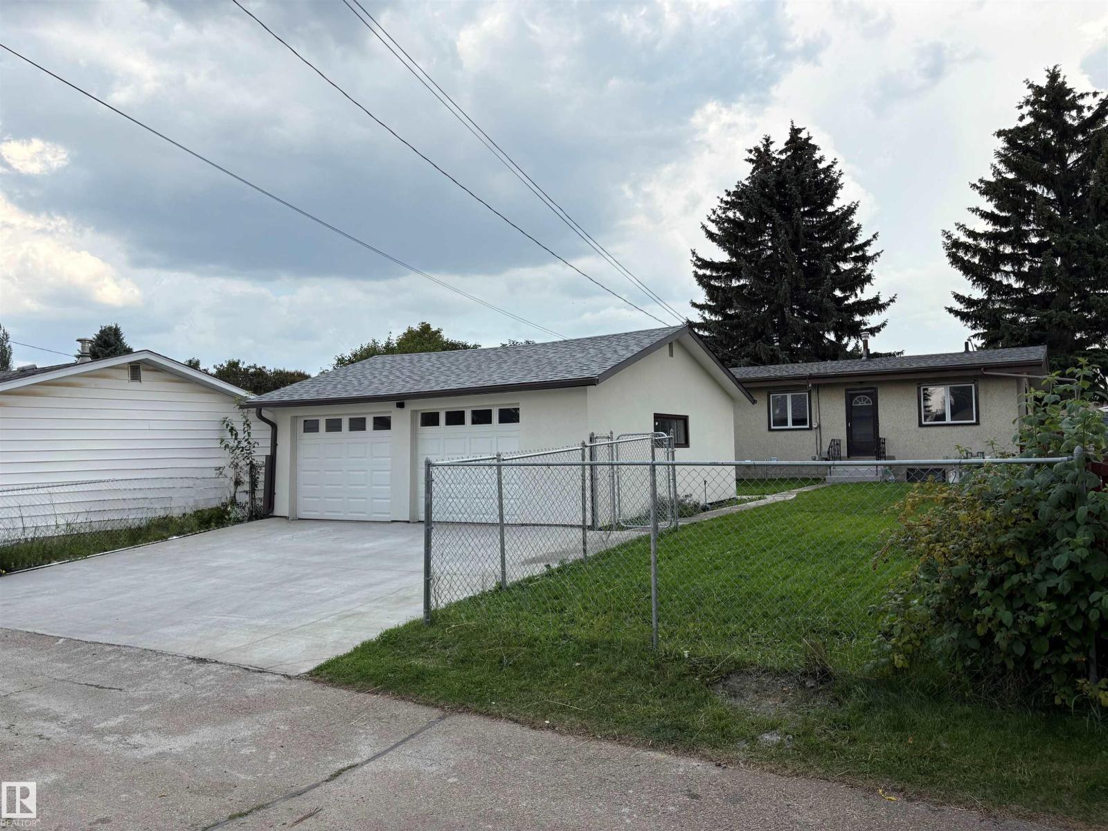 Photo 3 of 6808 95 Av Nw Nw, Edmonton AB
