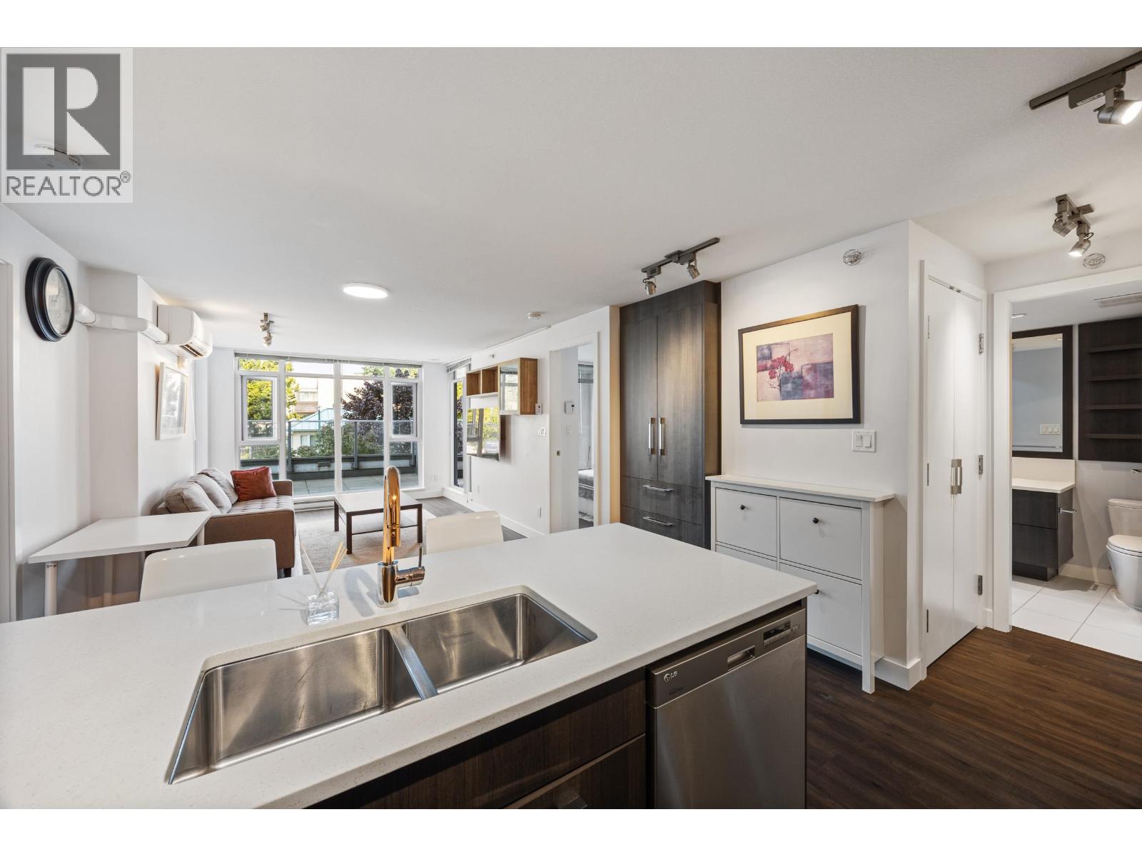 Photo 8 of 305 958 Ridgeway Avenue, Coquitlam BC