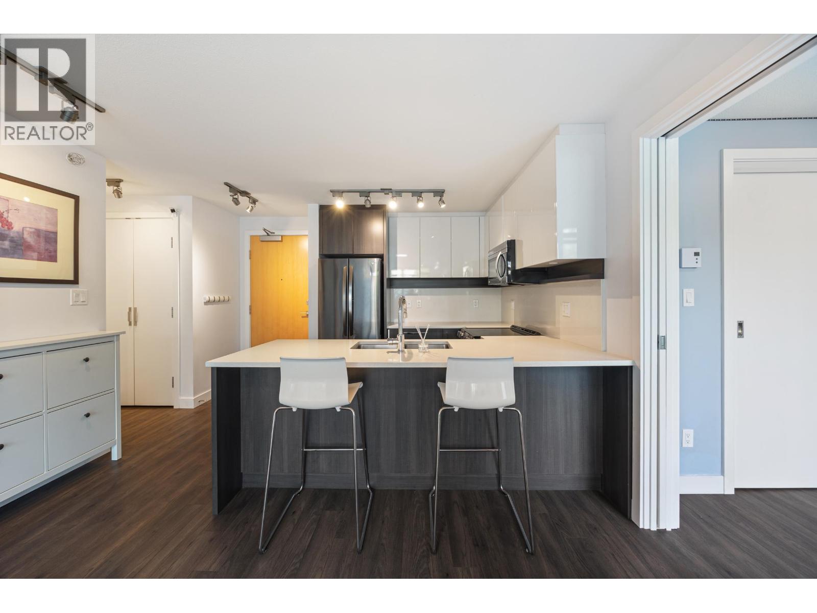 Photo 10 of 305 958 Ridgeway Avenue, Coquitlam BC