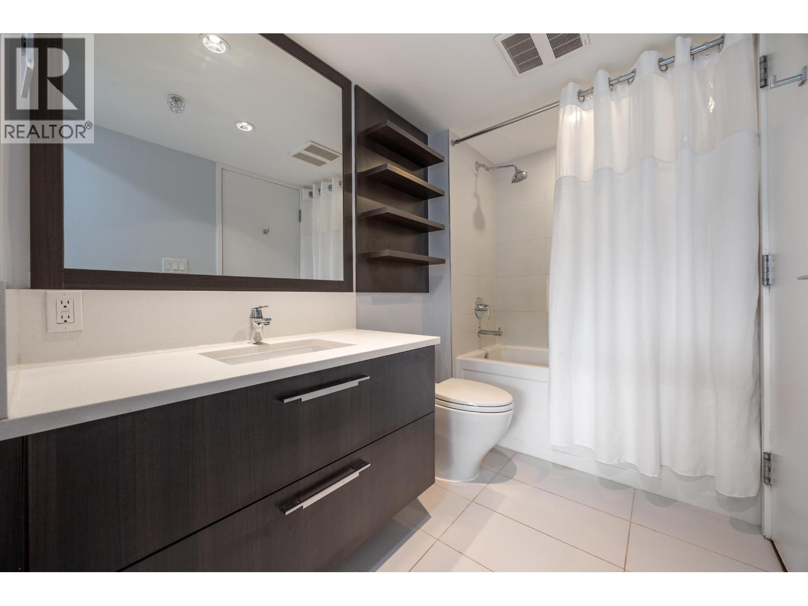 Photo 24 of 305 958 Ridgeway Avenue, Coquitlam BC