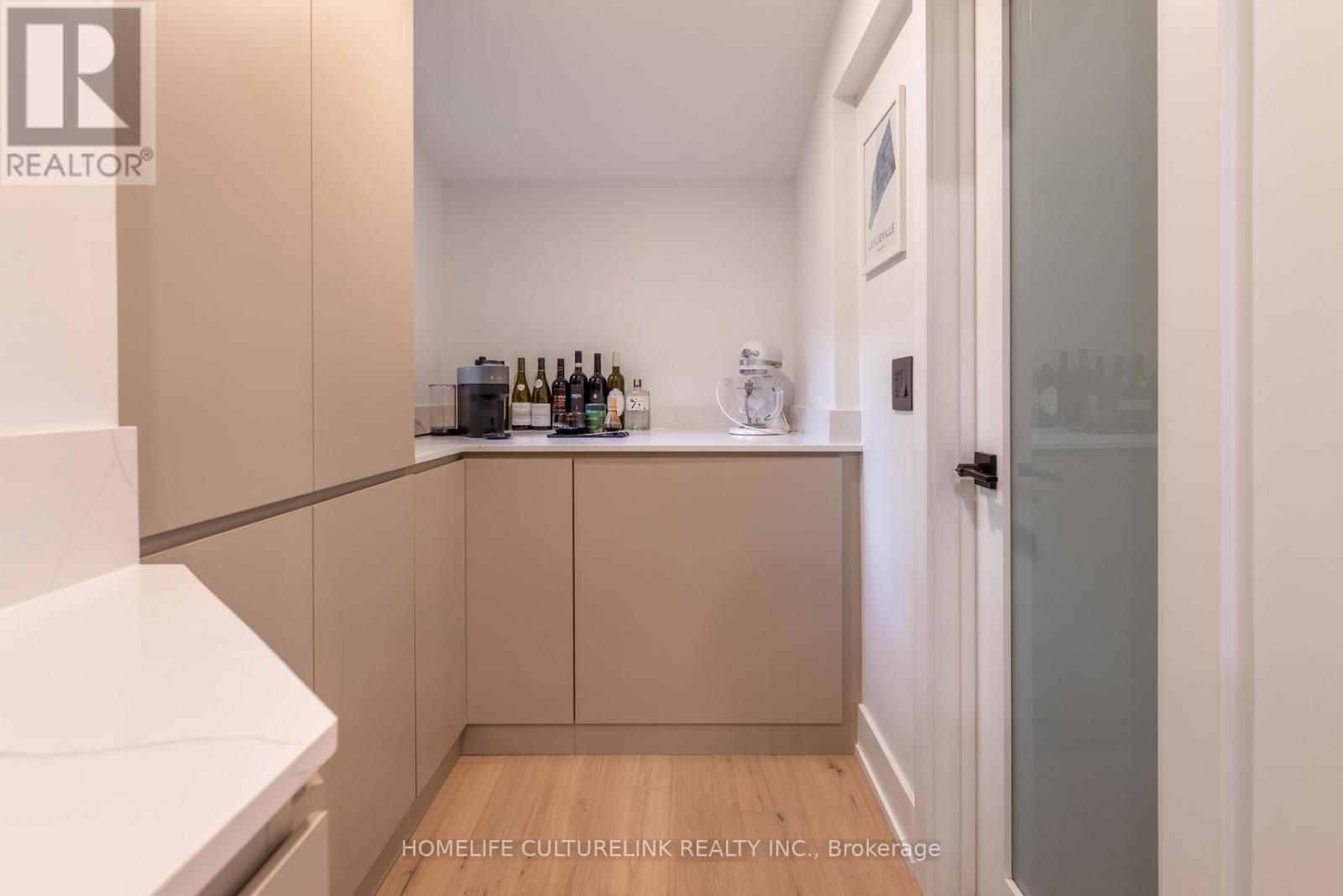 Photo 14 of 186 Ashdale Avenue, Toronto ON