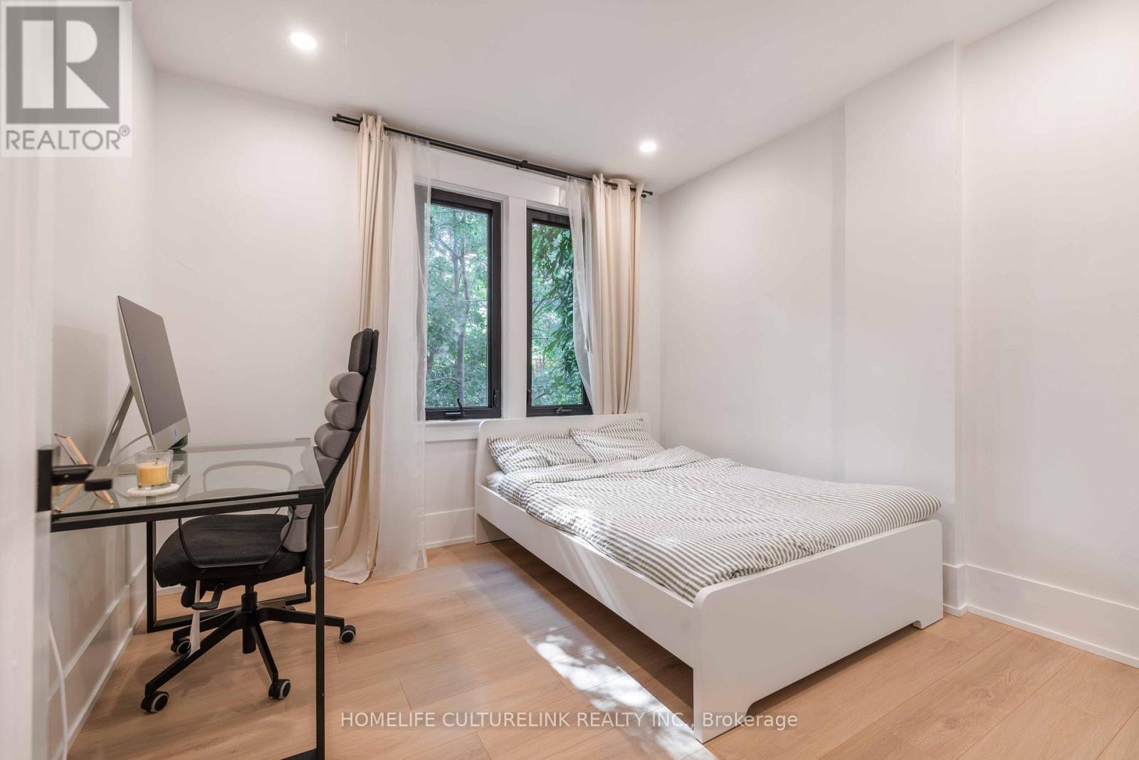 Photo 18 of 186 Ashdale Avenue, Toronto ON
