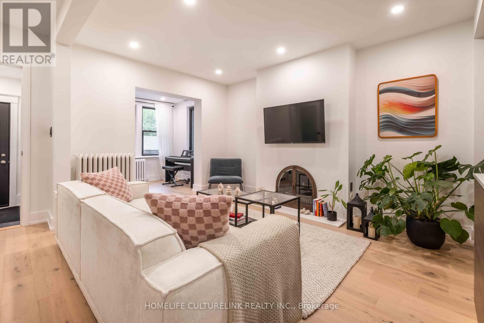 Photo 6 of 186 Ashdale Avenue, Toronto ON