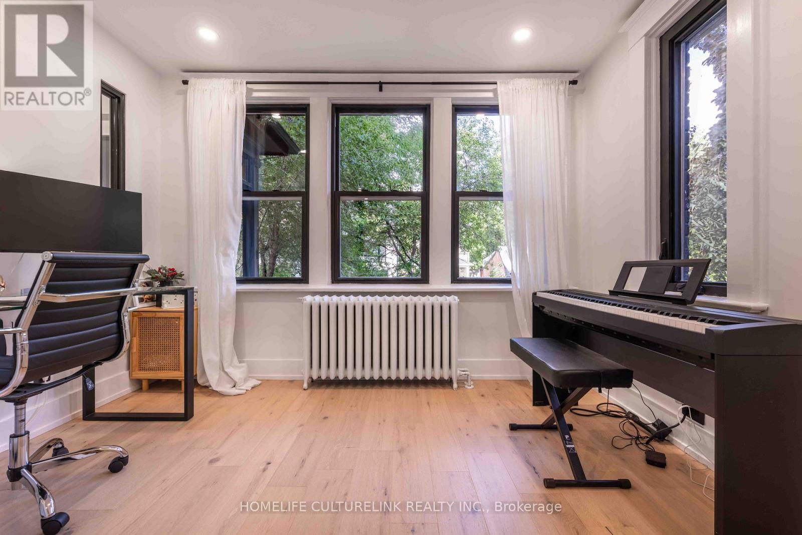 Photo 8 of 186 Ashdale Avenue, Toronto ON