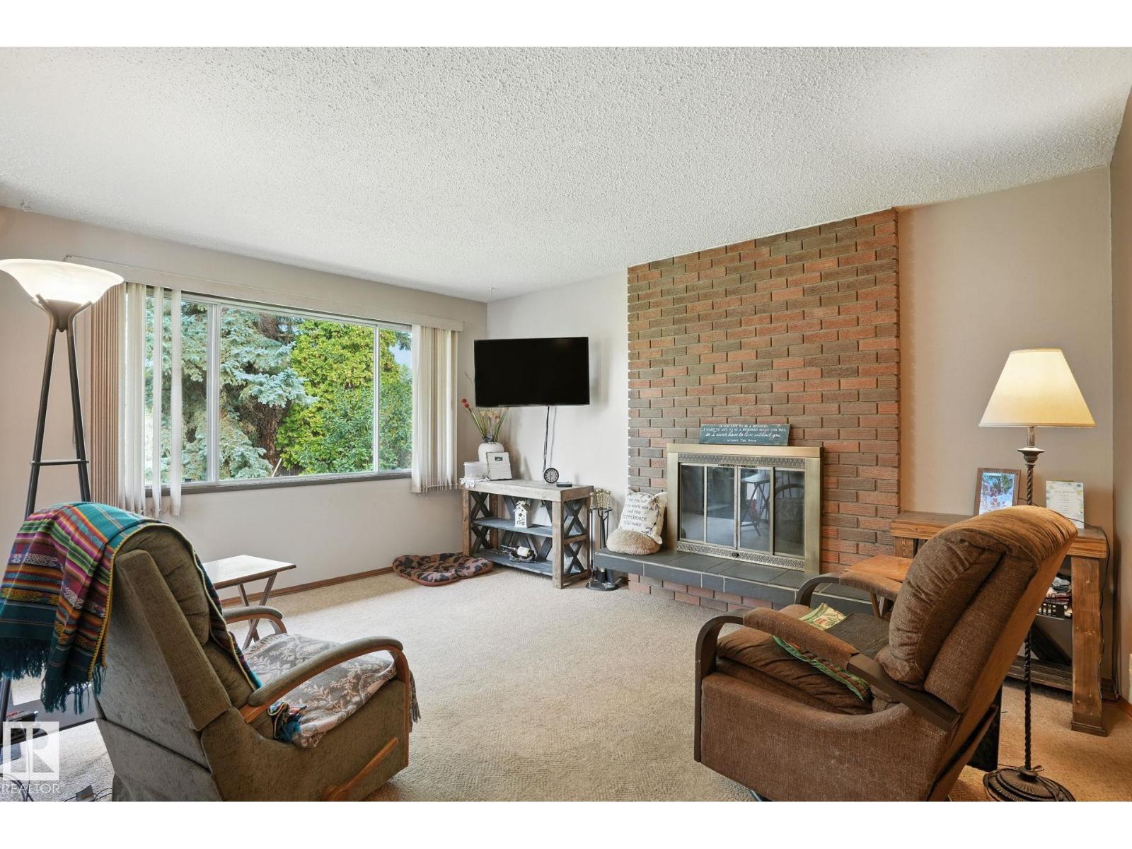 Photo 12 of 17 Marion Dr, Sherwood Park AB