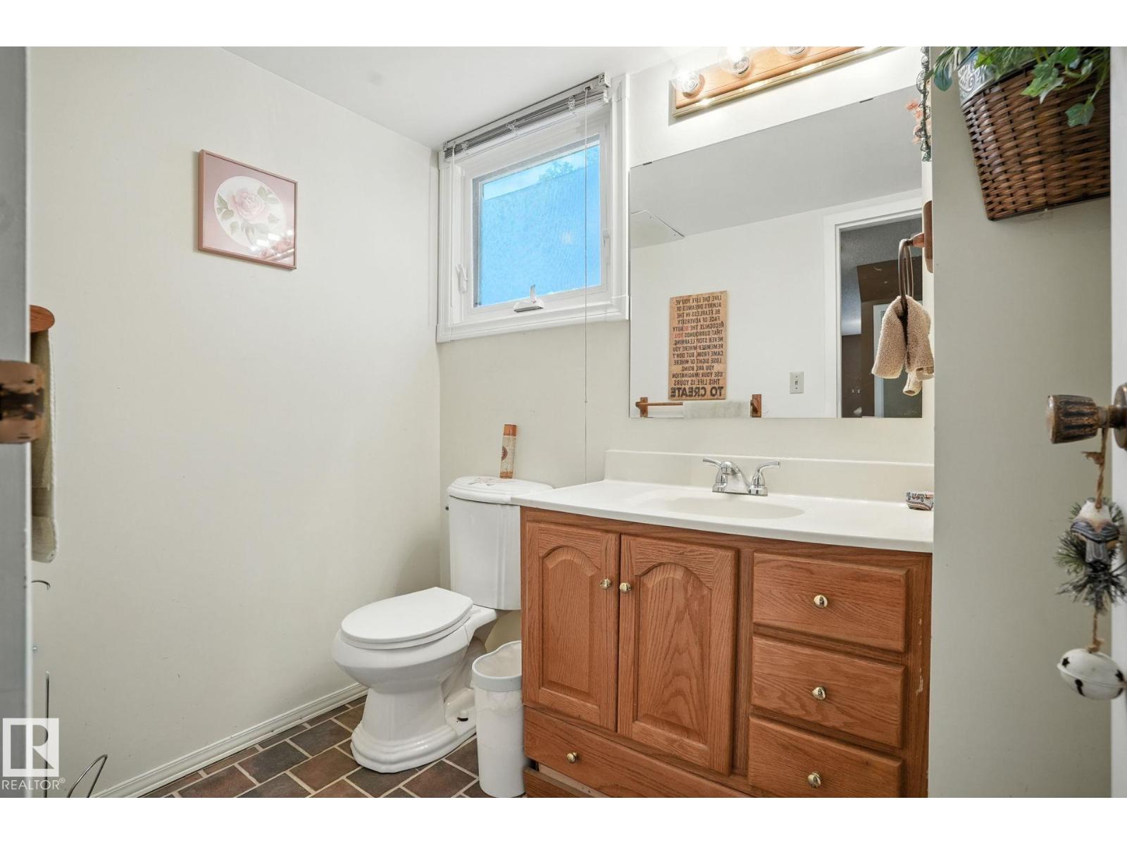 Photo 13 of 17 Marion Dr, Sherwood Park AB