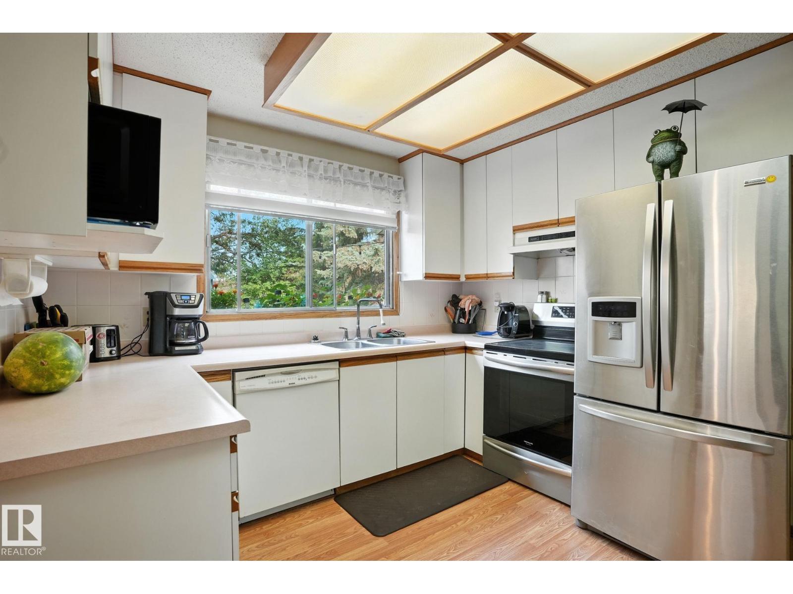 Photo 8 of 17 Marion Dr, Sherwood Park AB