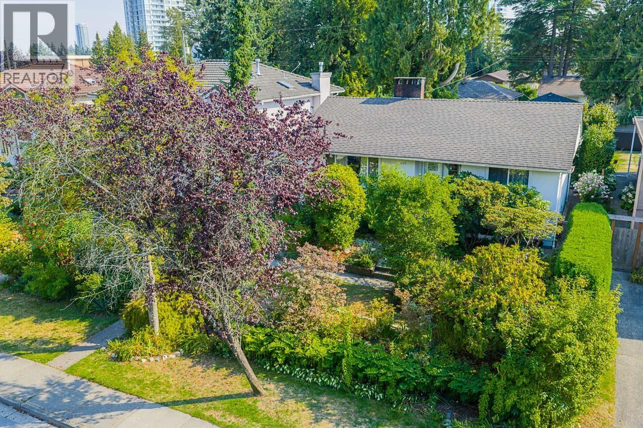 Photo 3 of 6544 Elwell Street, Burnaby BC