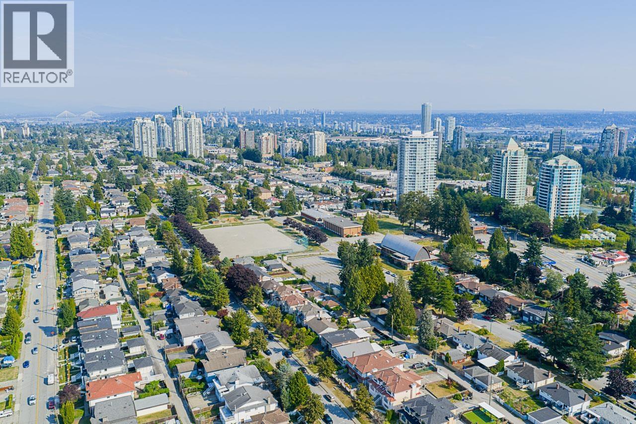 Photo 10 of 6544 Elwell Street, Burnaby BC