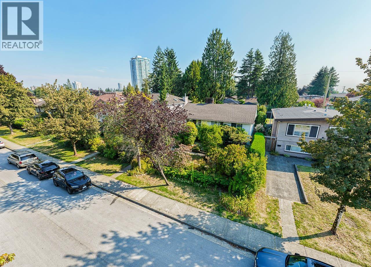 Photo 2 of 6544 Elwell Street, Burnaby BC