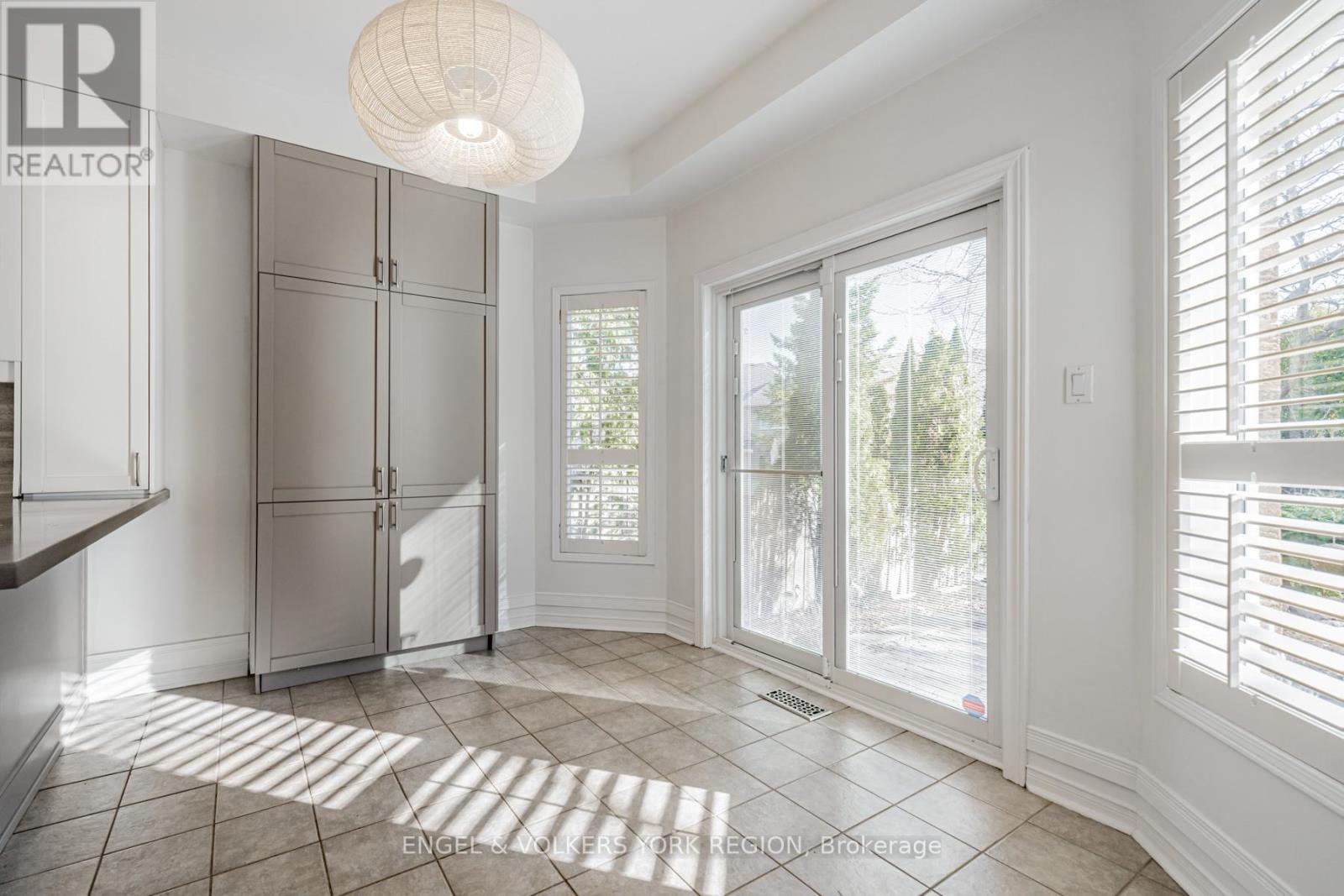 Photo 15 of 130 Old Colony Road, Richmond Hill ON