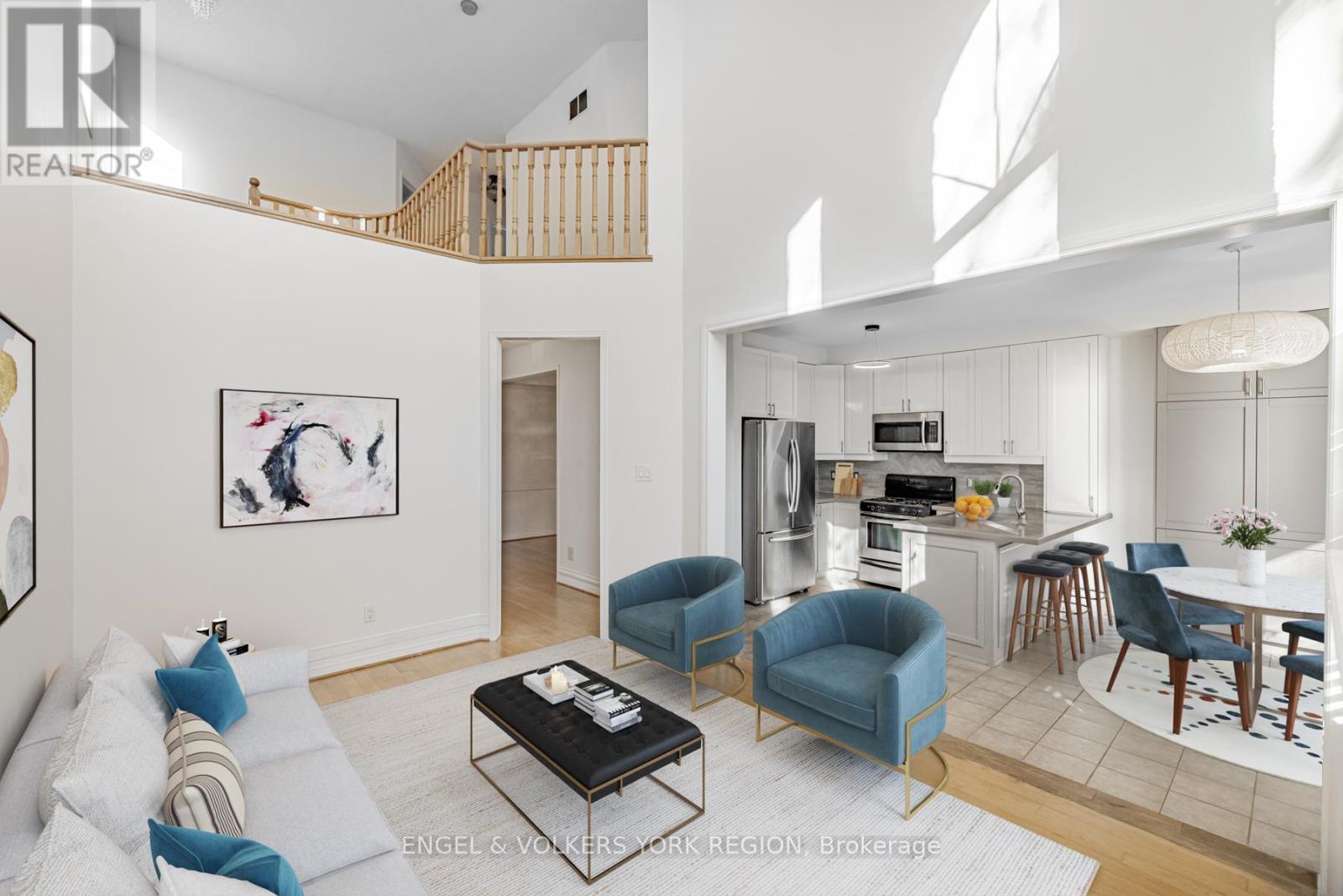 Photo 18 of 130 Old Colony Road, Richmond Hill ON