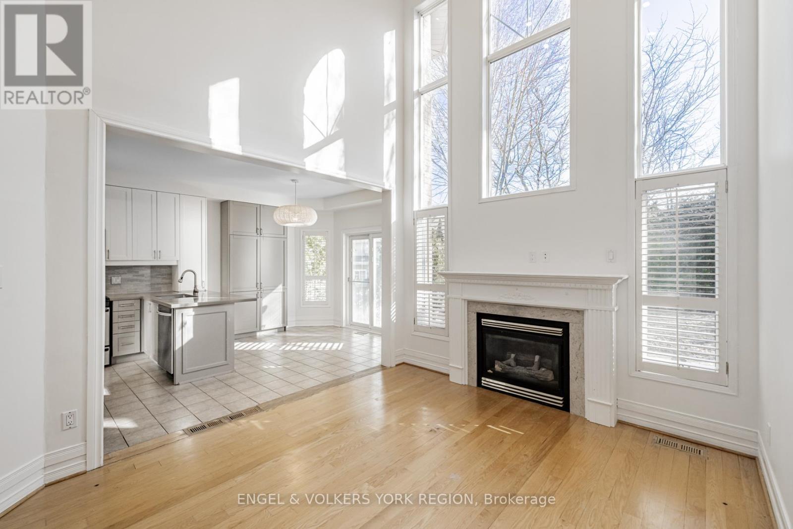 Photo 21 of 130 Old Colony Road, Richmond Hill ON