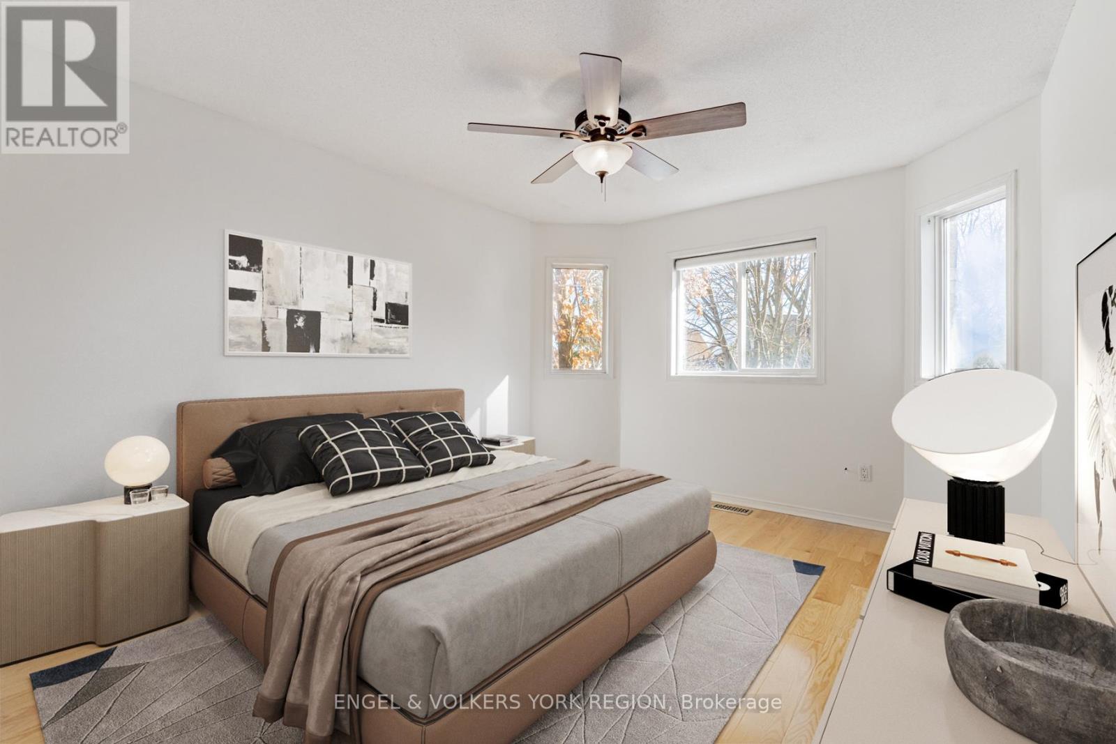 Photo 29 of 130 Old Colony Road, Richmond Hill ON
