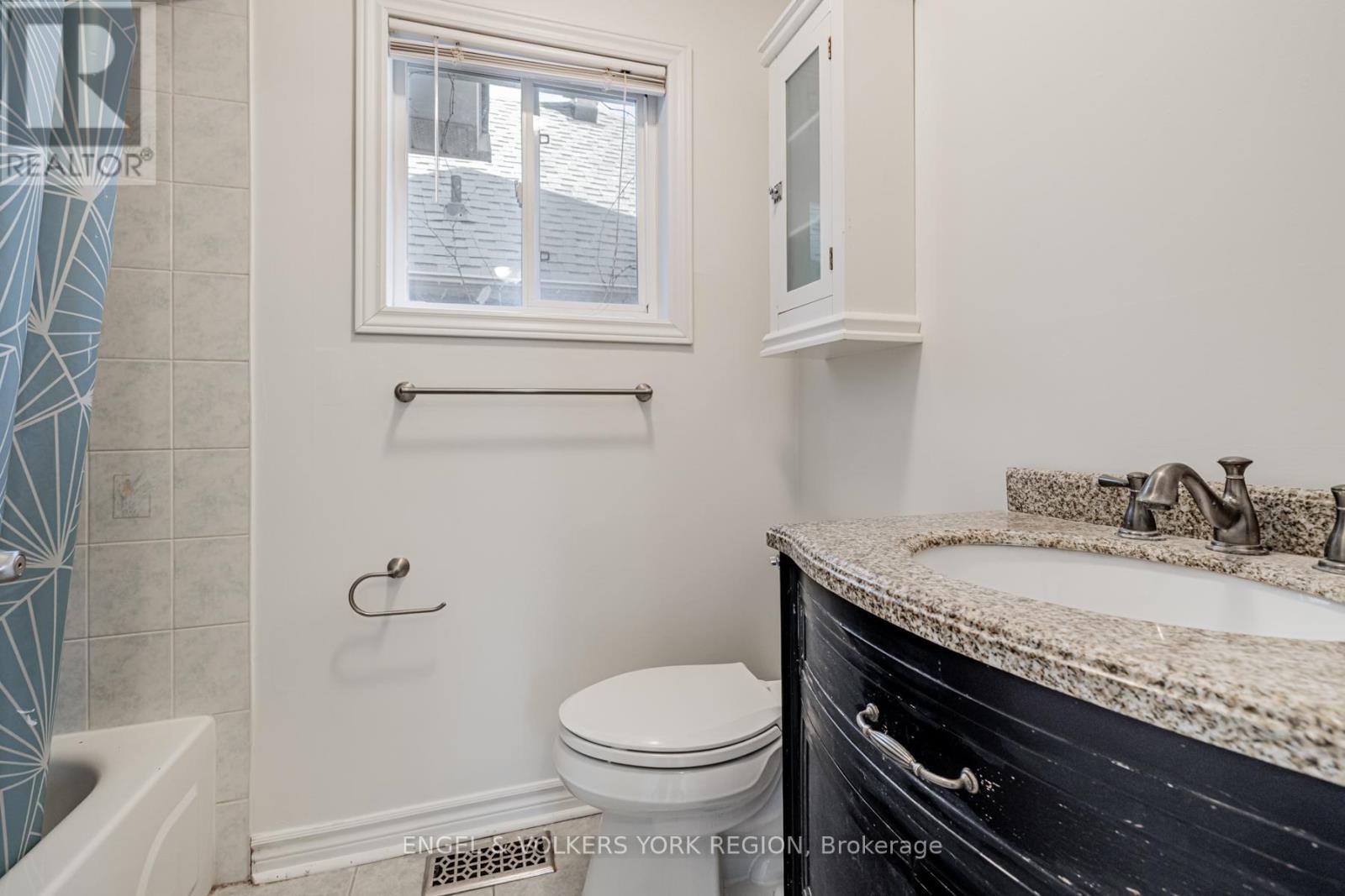 Photo 38 of 130 Old Colony Road, Richmond Hill ON