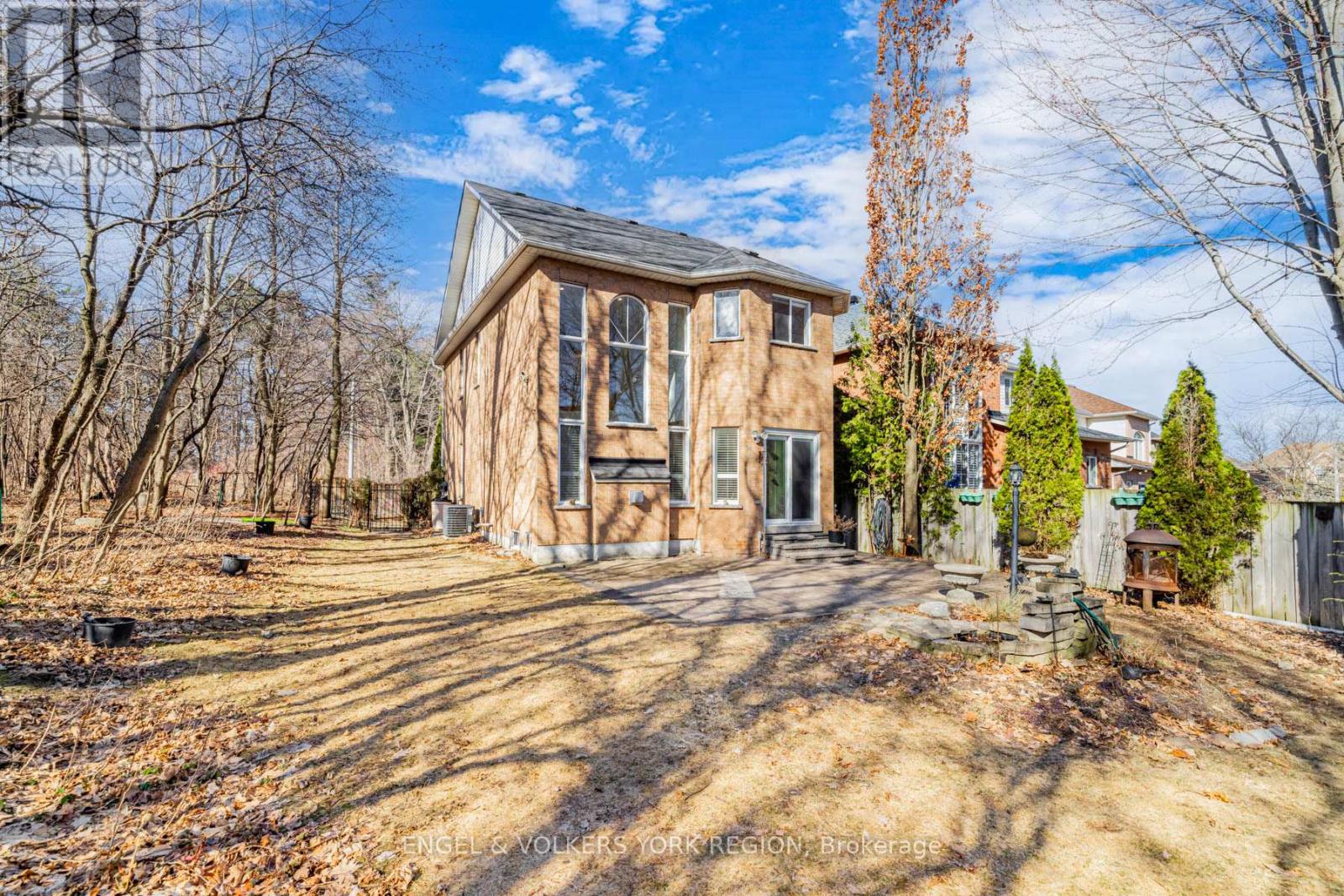 Photo 42 of 130 Old Colony Road, Richmond Hill ON
