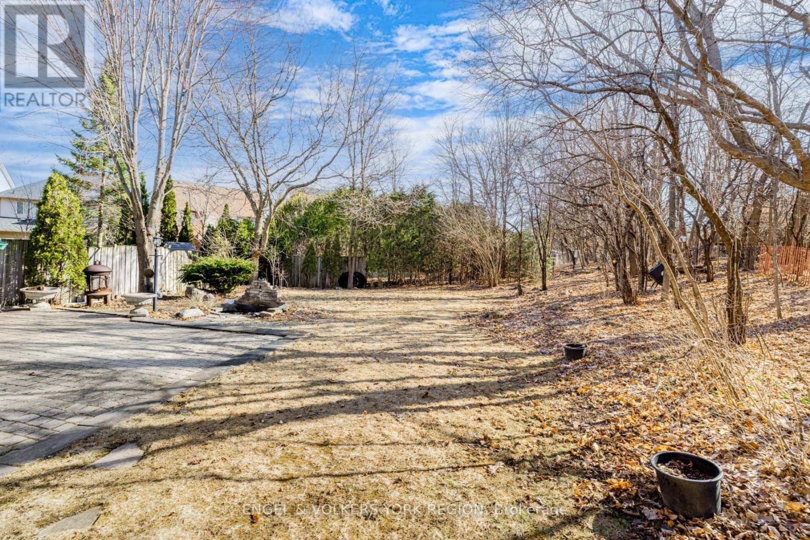 Photo 43 of 130 Old Colony Road, Richmond Hill ON