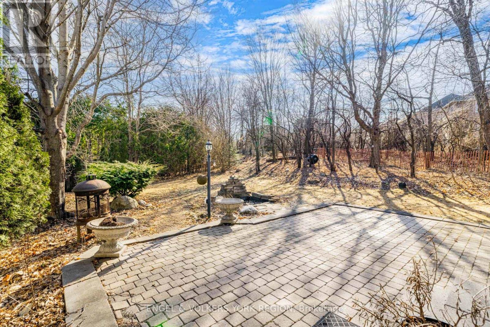 Photo 44 of 130 Old Colony Road, Richmond Hill ON