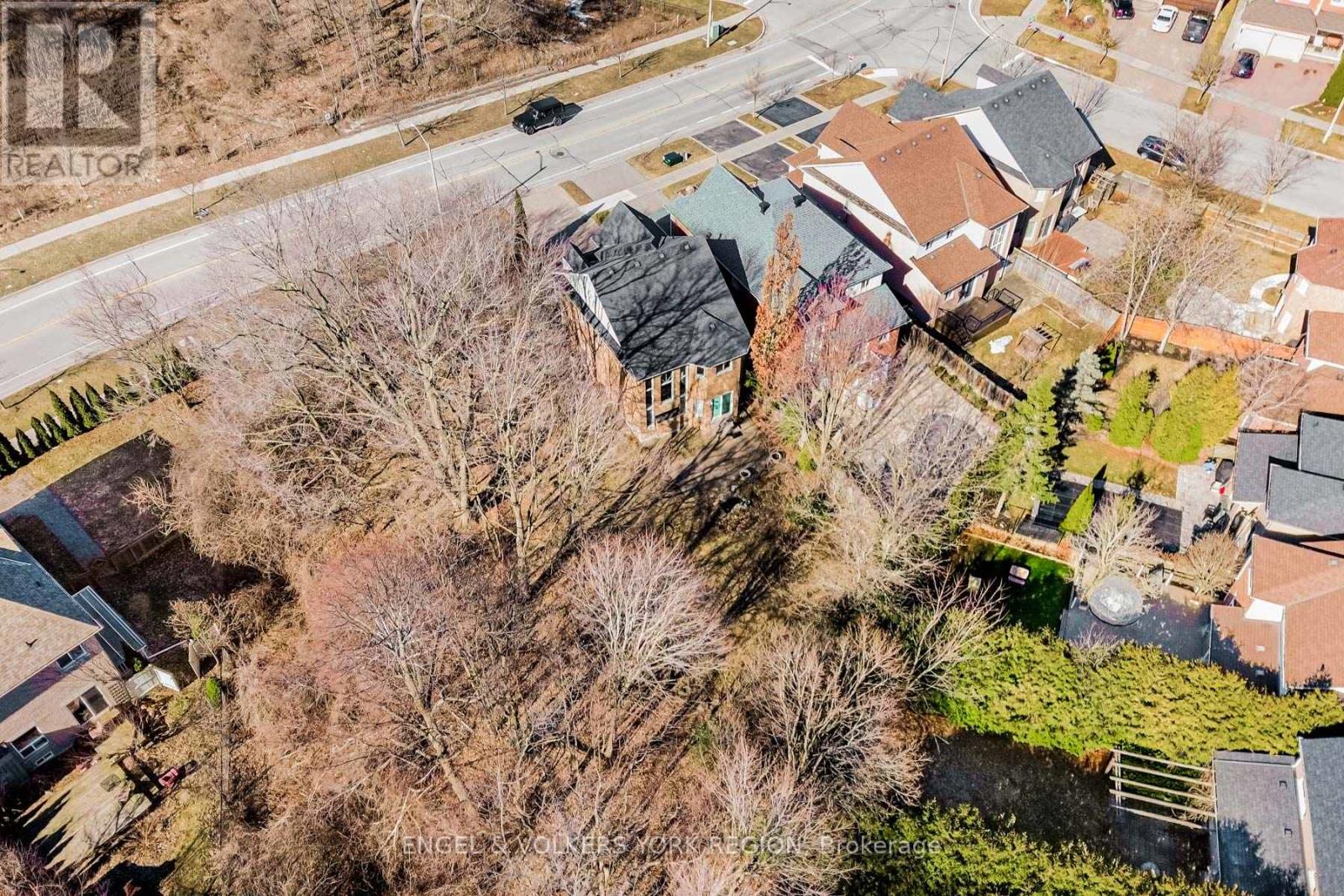 Photo 47 of 130 Old Colony Road, Richmond Hill ON