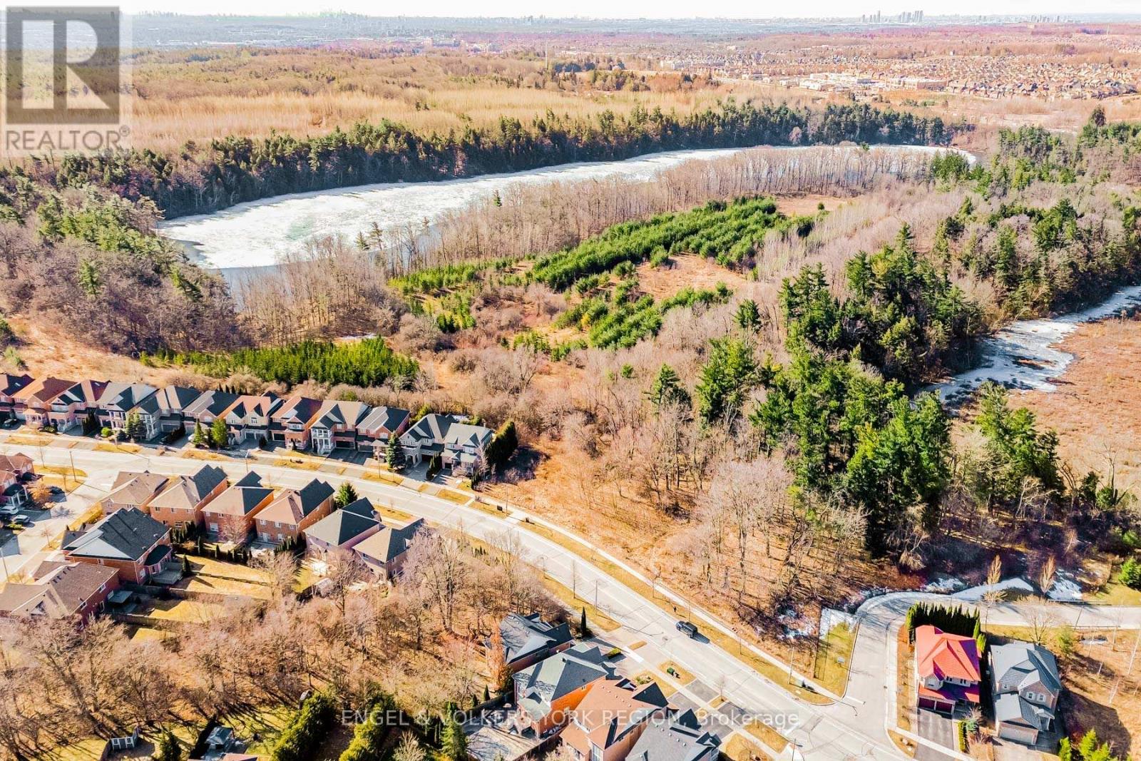 Photo 48 of 130 Old Colony Road, Richmond Hill ON