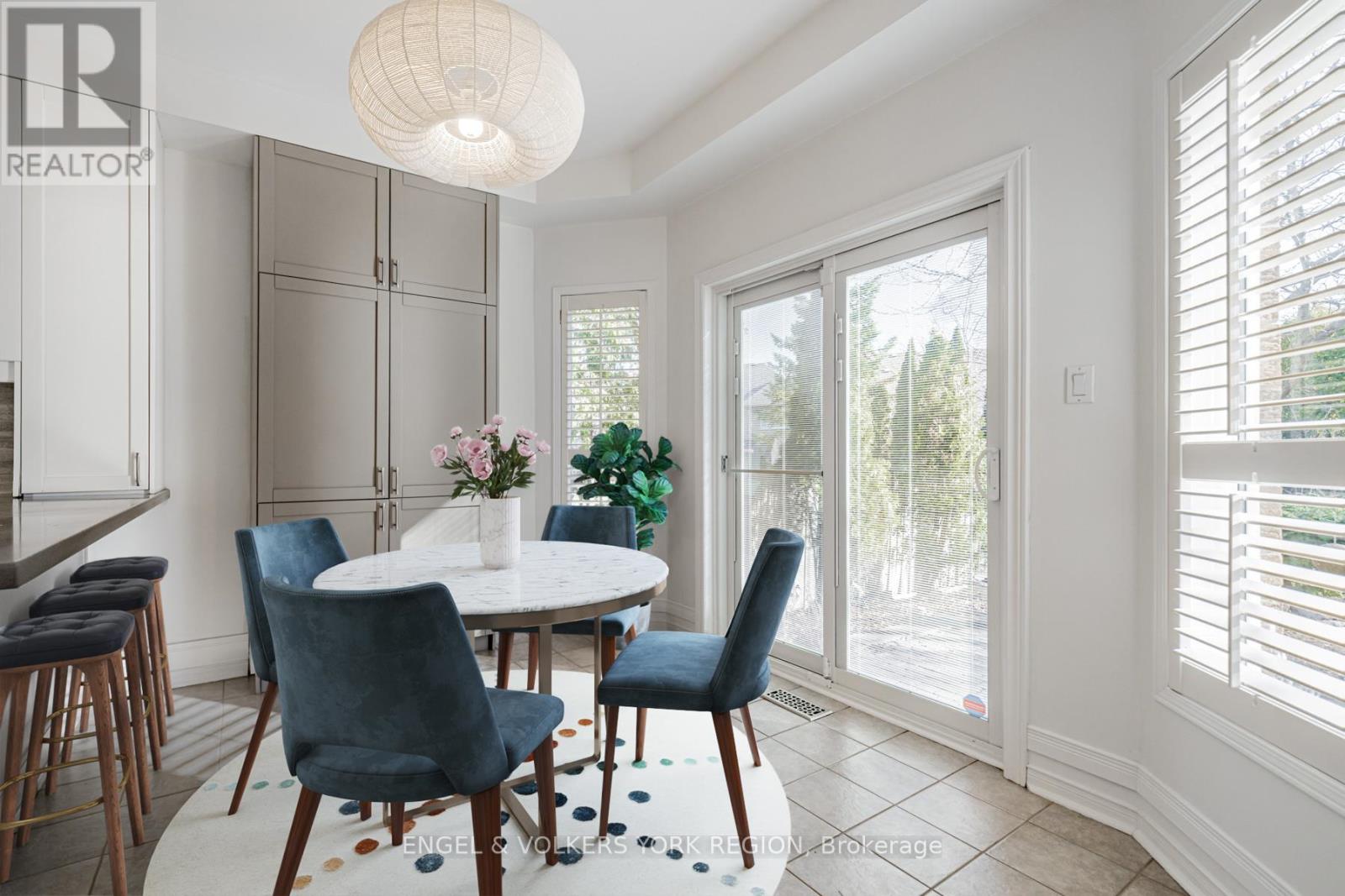 Photo 7 of 130 Old Colony Road, Richmond Hill ON