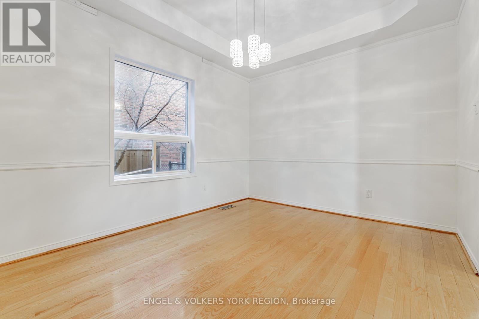 Photo 8 of 130 Old Colony Road, Richmond Hill ON