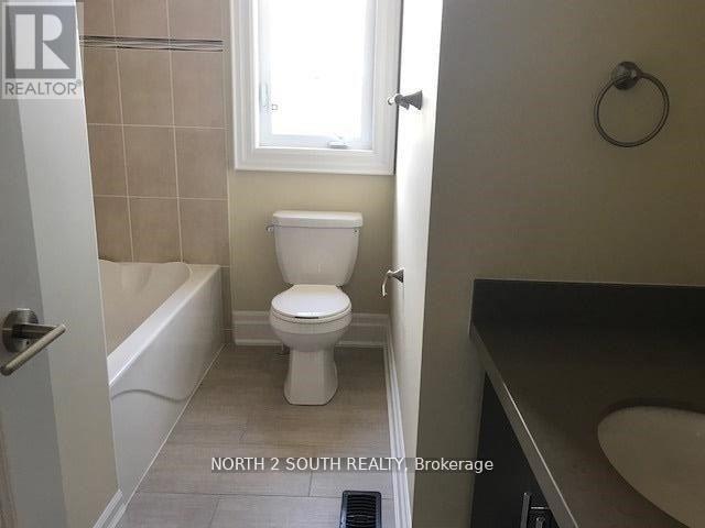 Photo 8 of 166 Gentile Circle, Vaughan ON