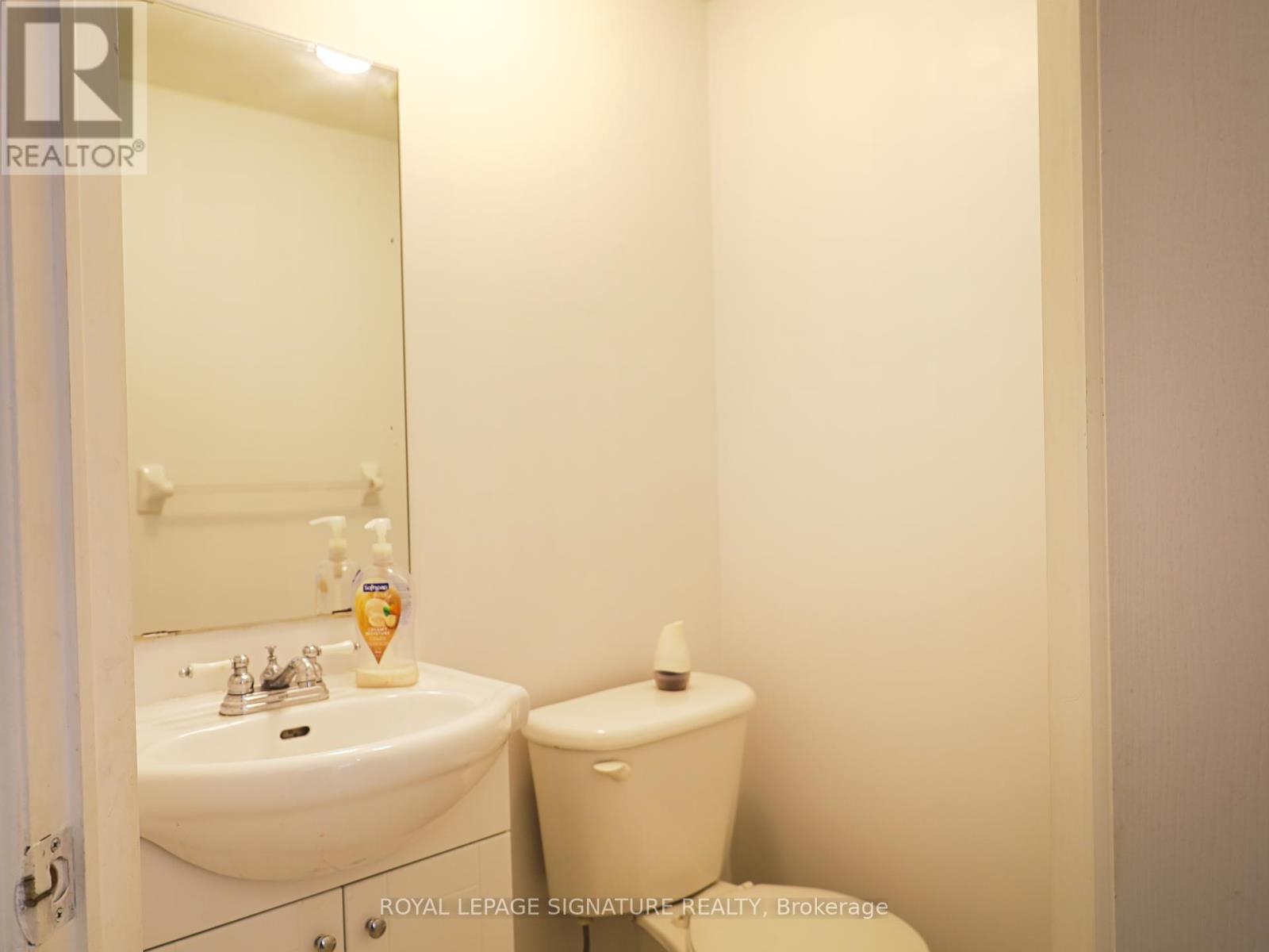 Photo 15 of 48 Billingsley Crescent, Markham ON