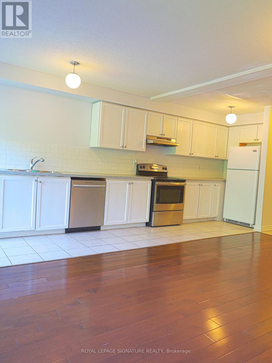 Photo 8 of 48 Billingsley Crescent, Markham ON